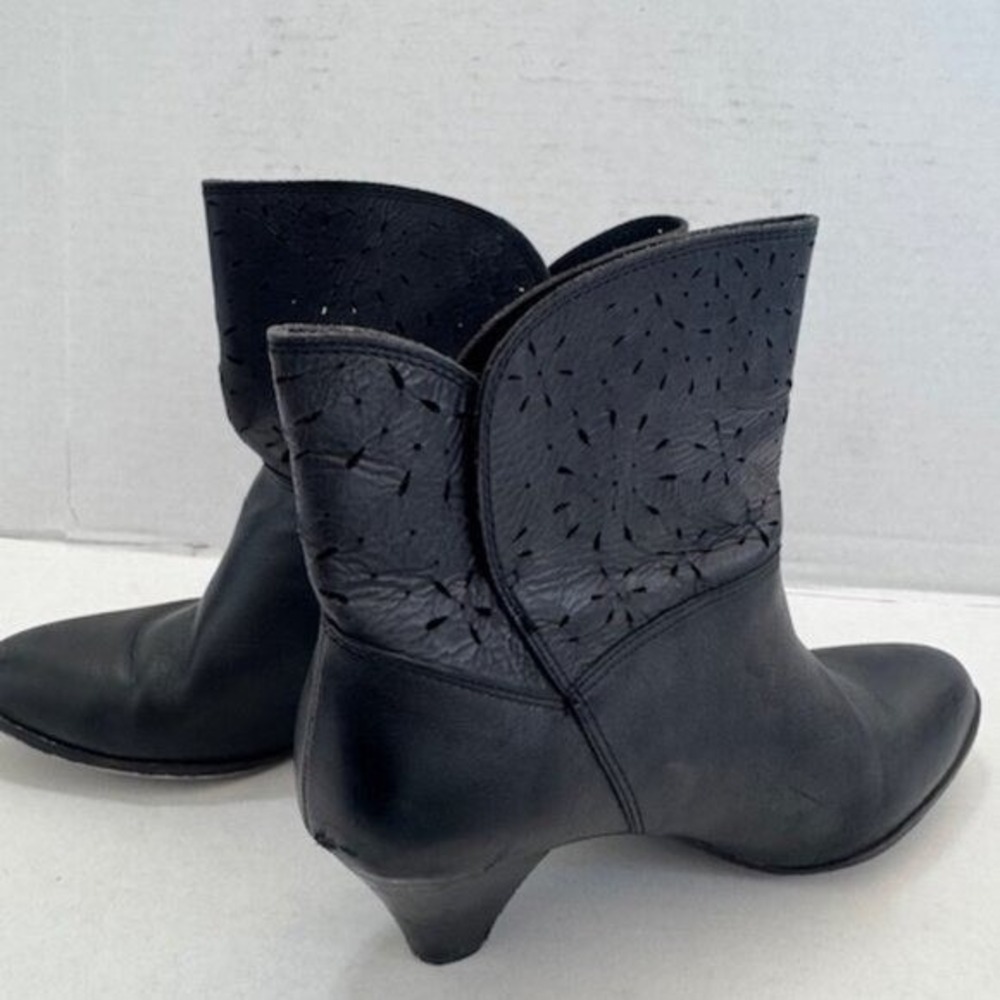 Black Leather Cutout Ankle Boots Women's Sz 7 Heel Pointed Toe